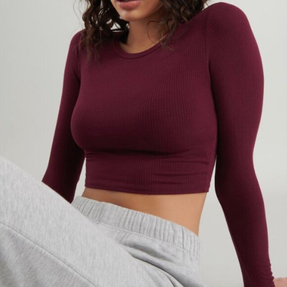 3/$30 garage "kylie" maroon crop top - Picture 6 of 9